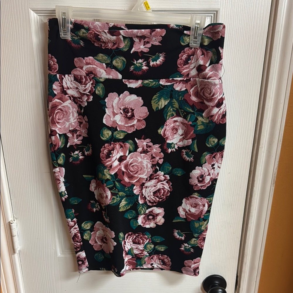 Black and Pink Knee-Length Pencil Skirt for Cocktail Events